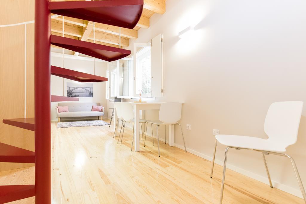 Trendy River Apartment